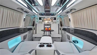 Mercedes-Benz V-Clase importado, luego modificado 4+2